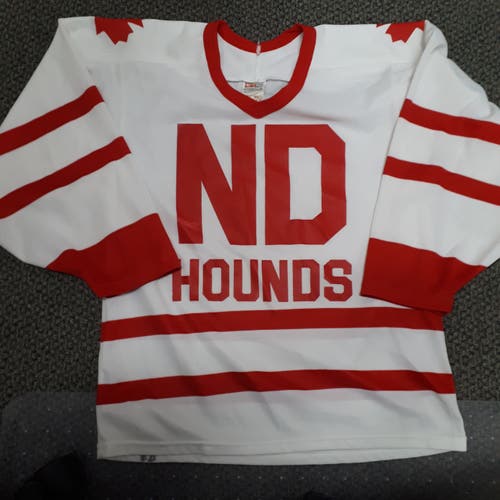VINTAGE NOTRE DAME HOUNDS CCM JERSEY size Men's Small