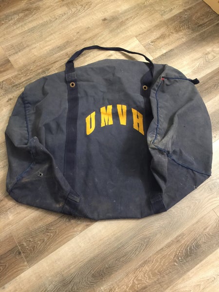 TEAM ISSUED   UNIVERSITY  OF MICHIGAN WOLVERINE HOCKEY BAG