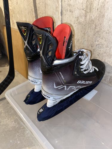 Senior Bauer Regular Width  Size 8.5 Vapor Hyperlite Hockey Skates