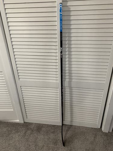 Senior Used Right Handed True XC7 ACF Hockey Stick Mid Pattern
