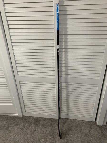 Senior Used Right Handed True XC7 ACF Hockey Stick Mid Pattern