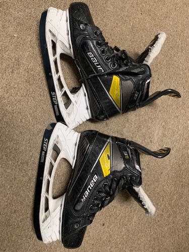 Junior Used Bauer Supreme 3S Pro Hockey Skates Regular Width Size 2 with Step Black Steel