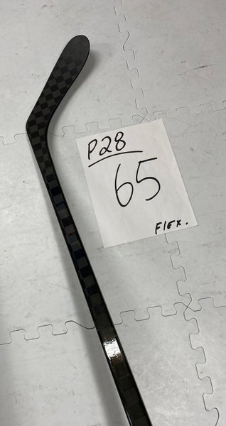 Senior(1x)P28 Right Hand 65 Flex Toe Pattern Nexus 2N Pro Hockey Stick