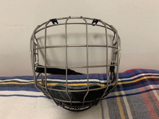 Used Bauer True Vision FM7500 Cage - Medium