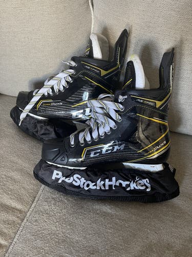 Senior CCM Regular Width  Size 7.5 Super Tacks AS3 Pro Hockey Skates