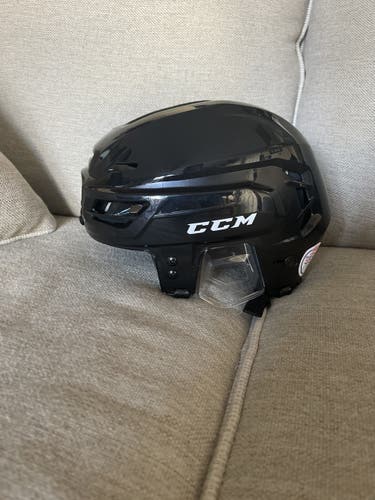 New Medium CCM  Tacks 110 Helmet
