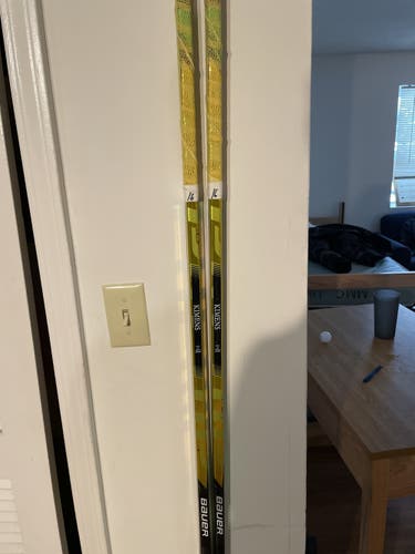 Senior Left Hand Toe Pattern Supreme UltraSonic Hockey Stick P28 Curve