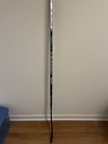 Senior Left Hand Toe Pattern Supreme UltraSonic Hockey Stick. Benn Pro Curve