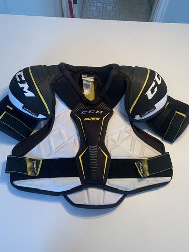 Ccm tack 5092 Sr large shoulder pads