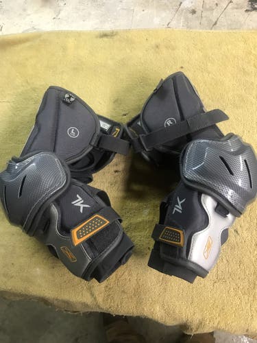New Extra Large Reebok 7k Arm Pads