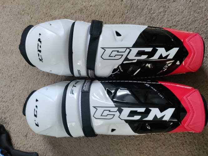 CCM ft485 Shin Pads