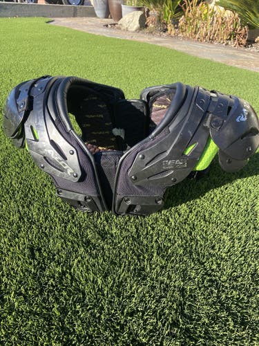Lightly Used Gear Pro Tec Medium Shoulder Pads