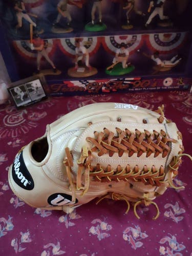 Wilson A2K D33 Baseball Glove