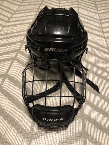 Used Medium Bauer Re-Akt 200 Helmet