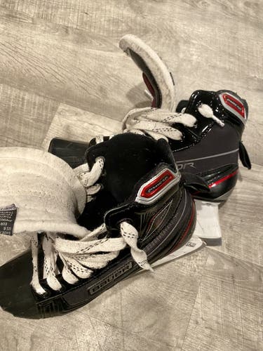 Junior Used Bauer Vapor X700 Hockey Goalie Skates Regular Width Size 5