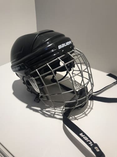 Bauer HH2100 Hockey Helmet Size Medium