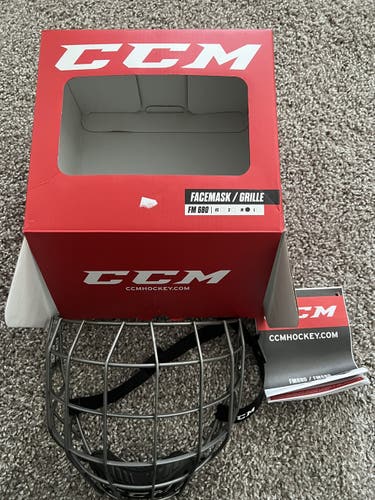CCM FM680 Chrome Hockey Cage Sz MD