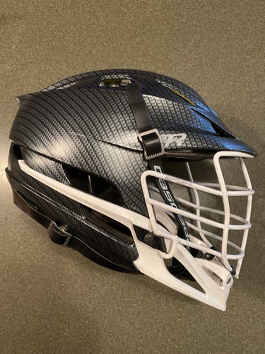 *LIKE NEW* Cascade R Helmet Carbon Fiber w/ White Cage