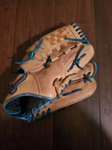 Used Mizuno Right Hand Throw Infield MVP Baseball Glove 12"