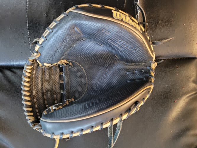 Used Wilson Right Hand Throw A2000 Catcher's Glove 33.5"
