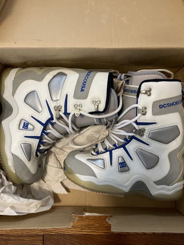 Women's DC Snowboard Boots Size 9