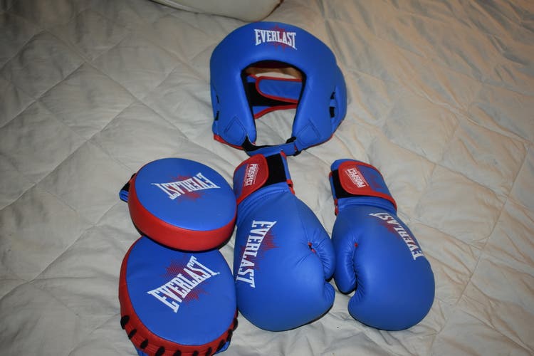 NEW - Everlast Prospect Training Set, Gloves, Punch Mitts, Headgear, Blue/Red, 8oz