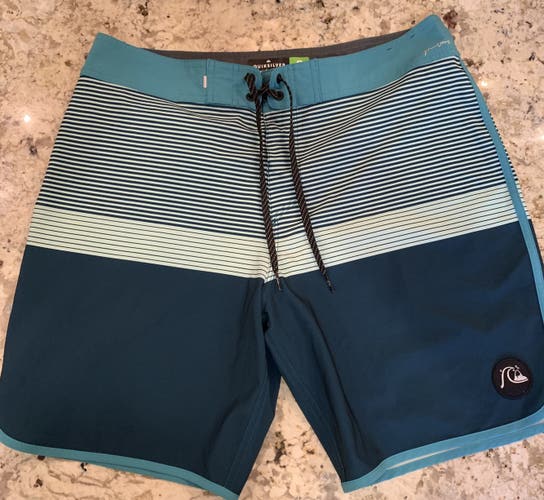 Quicksilver- Men’s striped board short size 34