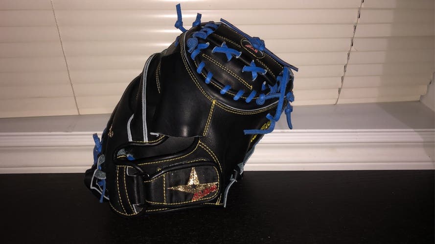 Right Hand Throw 33.5" CM3000SBK Catcher's Glove