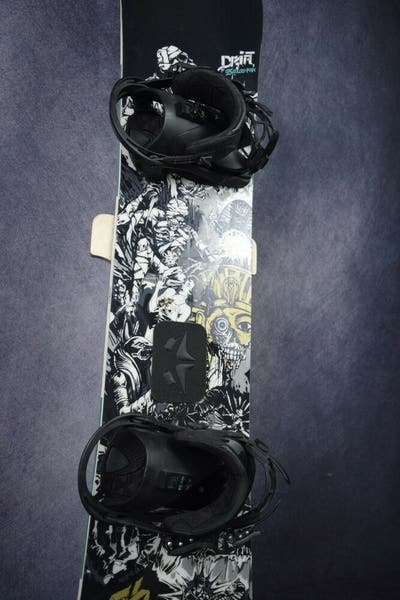 SALOMON DRIFT SNOWBOARD SIZE 156 CM WITH LARGE BINDINGS