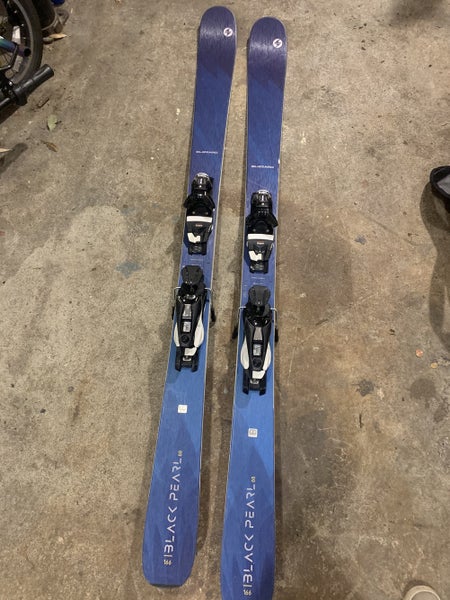 Blizzard Black Pearl 88 skis 166 cm demo bindings included
