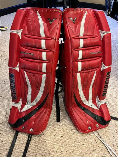Vaughn V5 7270 goalie pads 30+1