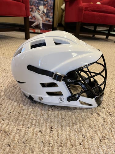 New Player's Cascade CS Youth Helmet