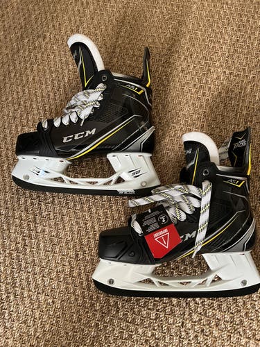 Senior CCM Regular Width Size 9 Super Tacks AS1 Hockey Skates