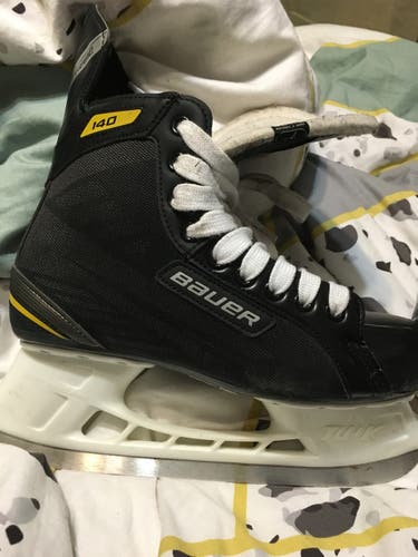 Senior Bauer Supreme Hockey Skates Regular Width Size 7