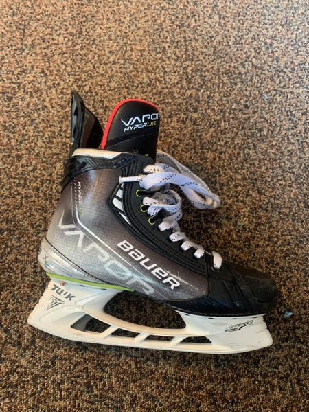 Senior Bauer Wide Width Size 6.5 Vapor Hyperlite Hockey Skates