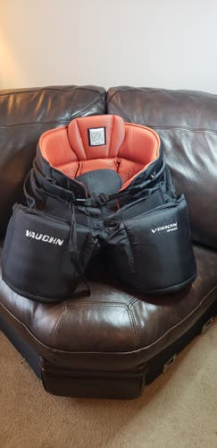 Senior Used Medium Vaughn Vision 9400 Hockey Goalie Pants