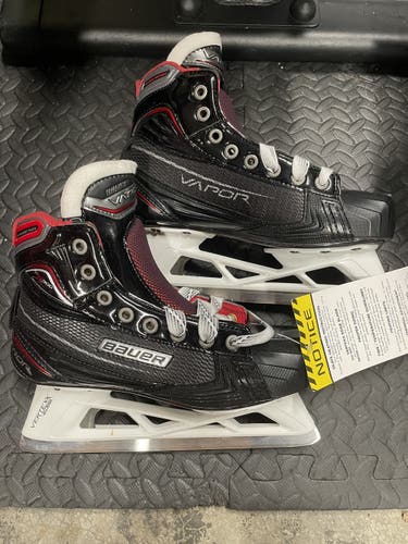 Junior Bauer Regular Width  Size 4.5 X900 Hockey Goalie Skates