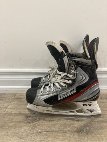 Senior Bauer Regular Width Size 7.5 Vapor APX Hockey Skates
