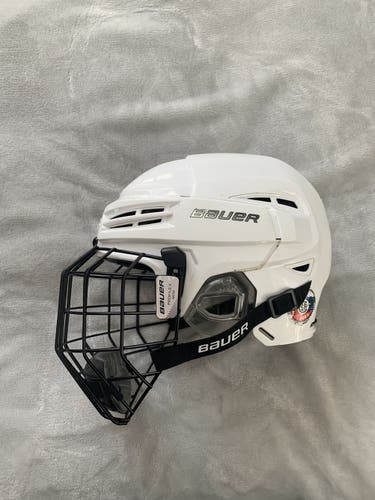 Large Bauer Re-Akt 100 Helmet
