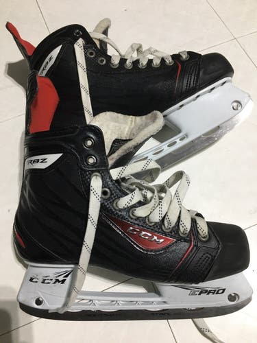 Senior CCM Regular Width Size 7 RBZ 70 Hockey Skates