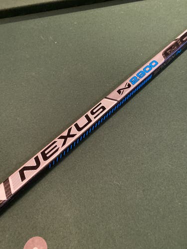 Senior Right Handed Nexus 2900 Hockey Stick