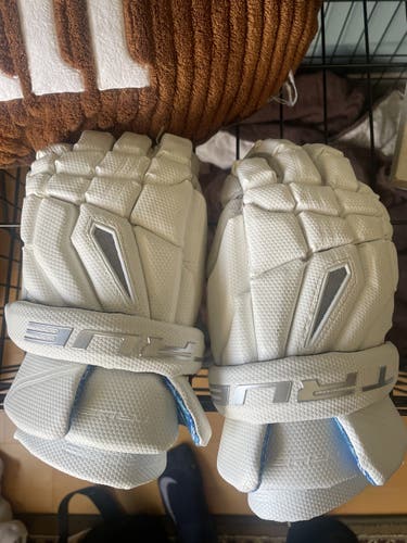New Player's True 13" Frequency Lacrosse Gloves