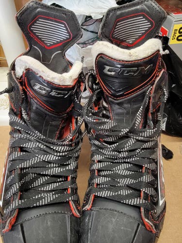 Senior Used CCM JetSpeed FT490 Hockey Skates Regular Width Pro Stock Size 9