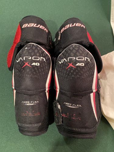 Used Small Bauer Vapor X40 Elbow Pads