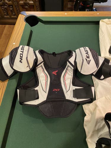 Senior Small Easton Synergy 20 Shoulder Pads