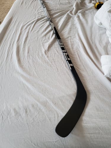 Used Senior True Right Handed Ax7 Hockey Stick Mid Pattern