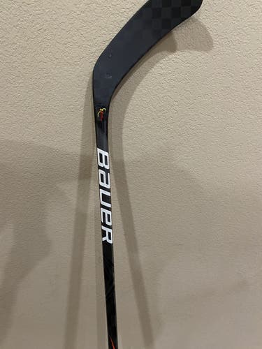 Senior Used Right Handed Bauer Vapor FlyLite Hockey Stick Toe Pattern