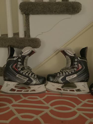 Senior Bauer Regular Width Size 6.5 Vapor X70 Hockey Skates