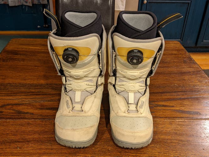 Used Size 5.0 (Women's 6.0) Vans Snowboard Boots