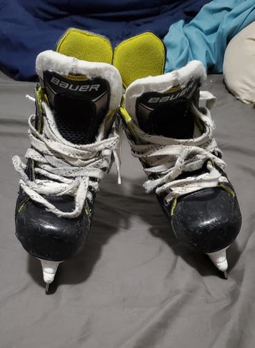 Used Youth Bauer Supreme 3S Hockey Skates Regular Width Size 13